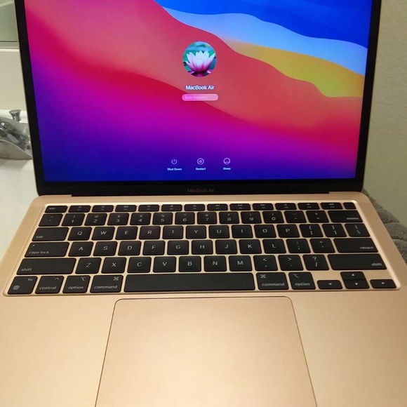 MacBook Air - Picture 2 of 3